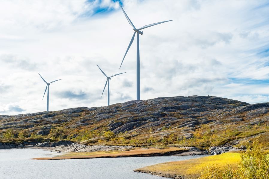 3 windturbines on an island